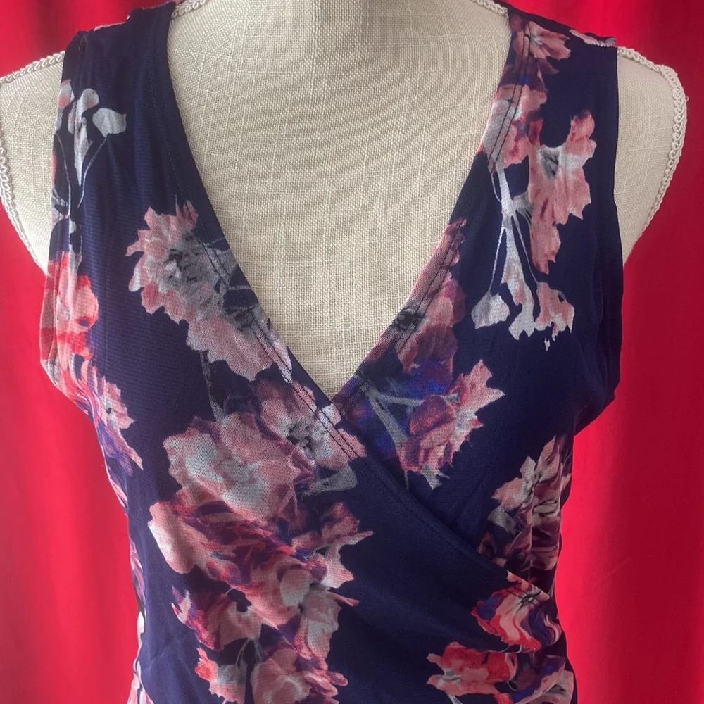 ❌sold❌ NY & Co. faux wrap floral blouse Medium - Picture 2 of 5